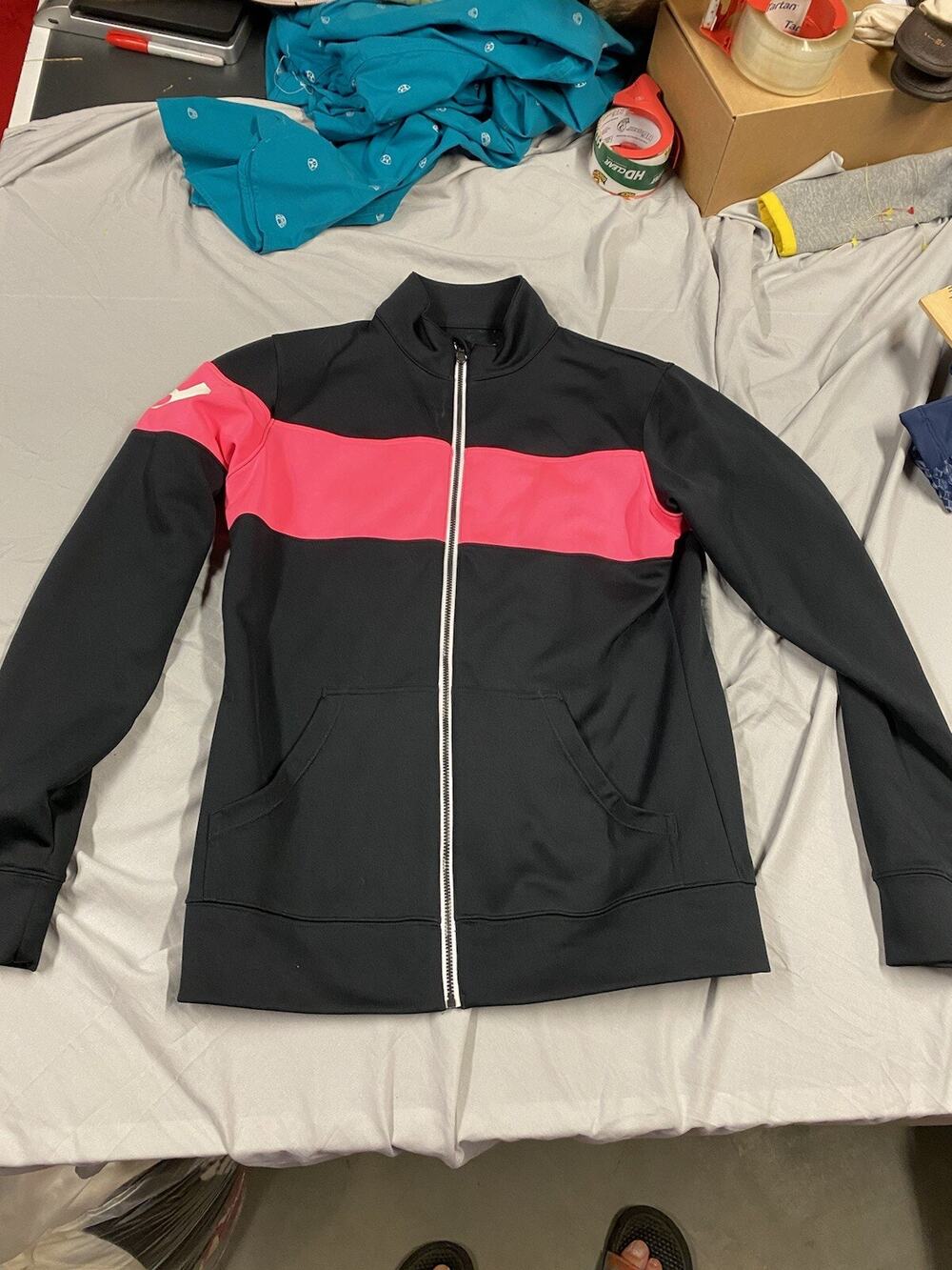 Under Armour Women’s Loose Fit Full Zip Jacket All Season Size Small Black Pink
